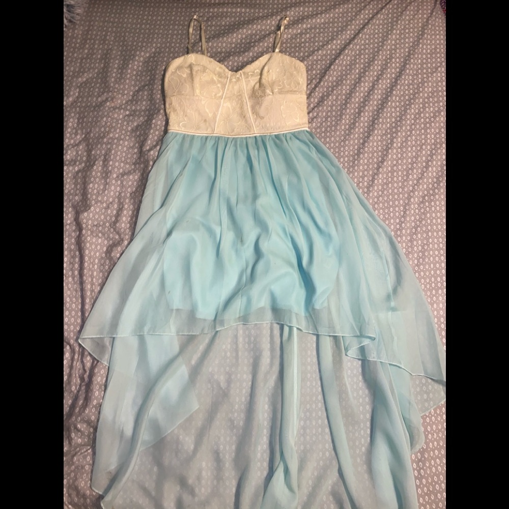 Junior girls  High-low party dress with white lace design